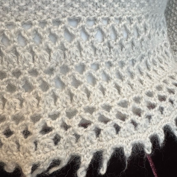 Exquisite cropped Wool crochet top - Picture 4 of 15